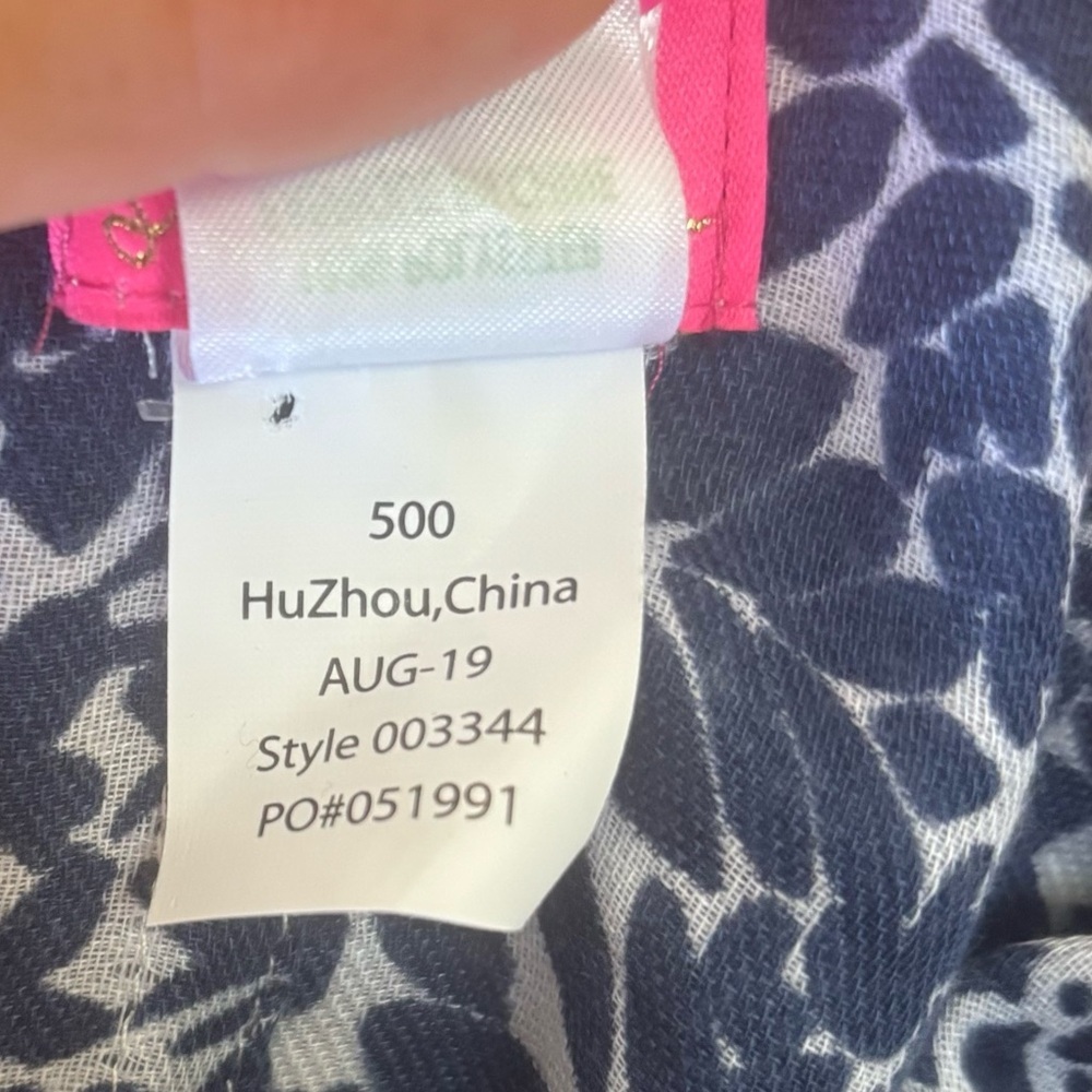 NWT Lilly Pulitzer Resort Infinity Loop Scarf High Tide Navy Pink Tassel - Picture 9 of 10